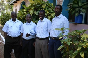Tanzaniaanse priesters - rechts father Herman, onze huidige projectcoördinator